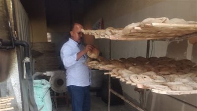 غلق مخبز مخالف وتحرير 105 محاضر تموينية خلال حملة على الأسواق بأسيوط 