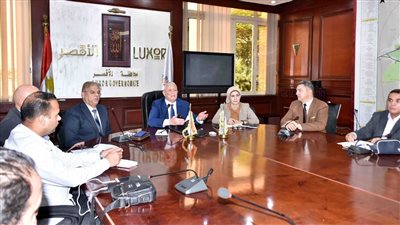 محافظ الأقصر يتابع منظومتي المراكز التكنولوجية والتصالح في مخالفات البناء