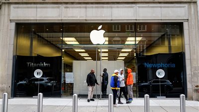 القبض على 20 شخصا حاولوا سرقة متاجر في أمريكا