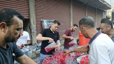 احتفالا بالمولد النبوي، استمرار توزيع الشربات بالموز في شوارع الإسكندرية 