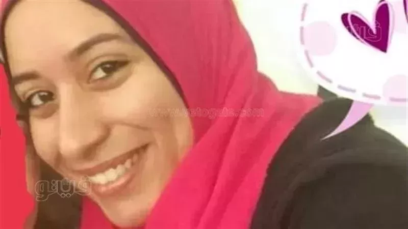 موظفة جامعة القاهرة،