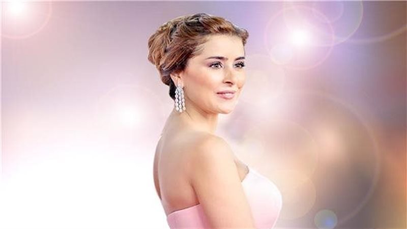 عائشة بن أحمد، فيتو