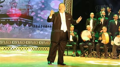 أحمد الكحلاوي يتألق في حفل المولد النبوي بمسرح السامر