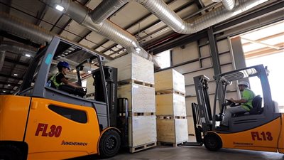 النقل تبرز أهمية ميناء أكتوبر الجاف في حركة الصادرات