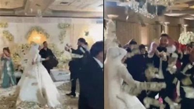 عريس فلسطيني يلقي 150 ألف دولار على صديقات العروس في حفل زفافه (فيديو)