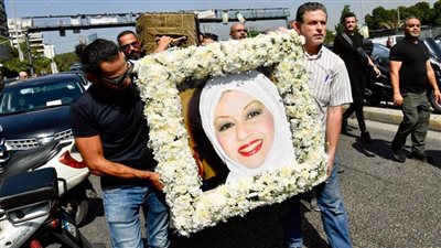 بحضور نقيب الممثلين اللبنانيين، تشييع جنازة نجاح سلام إلى مثواها الأخير (صور)