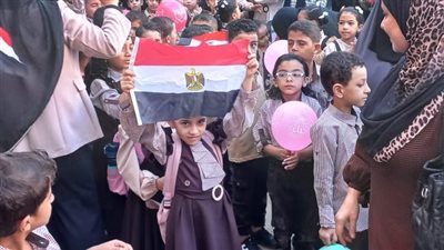 توافد تلاميذ الصفوف الأولى على المدارس في أول يوم دراسي ببورسعيد (بث مباشر)