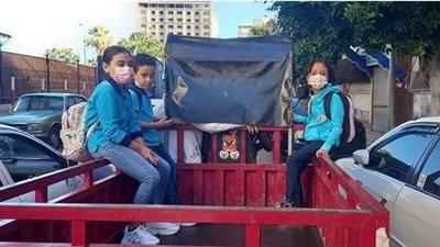 التروسيكل والتوك توك وسيلة التلاميذ للمدارس في أول يوم دراسي بسوهاج (بث مباشر)