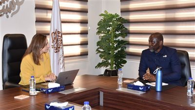 المدير التنفيذي للقومي للحوكمة تبحث التعاون مع وفد ناميبيا وسيراليون