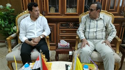 محافظ شمال سيناء يستقبل وزير الشباب والرياضة لحضور سباق الهجن