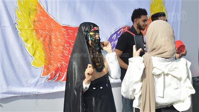 الطربوش والبرقع يزين احتفالية الطلاب الجدد بجامعة عين شمس 