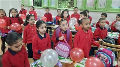 بالبالونات والأعلام المصرية، انطلاق العام الدراسي الجديد فى مدارس الإسكندرية (صور)