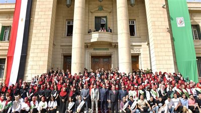 جامعة القاهرة تتزين بالأعلام مع بدء العام الدراسي الجديد