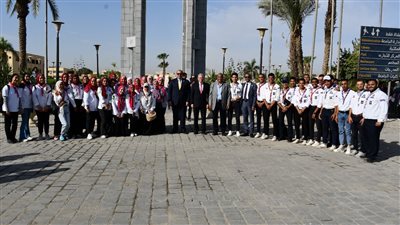 مراسم رفع العلم في أول أيام الدراسة بجامعة حلوان 