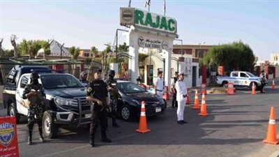 انتشار أمني مكثف أمام المدارس والمعاهد والجامعات تزامنًا مع بدء العام الدراسي الجديد (صور)