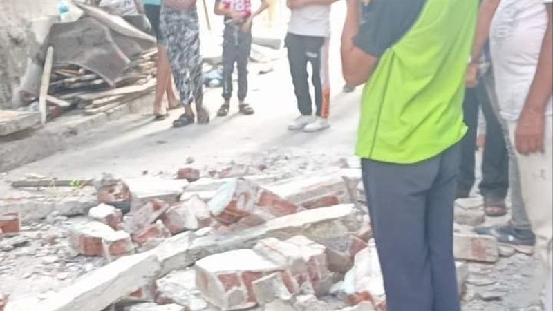 شرفة العقار بعد سقوطها،