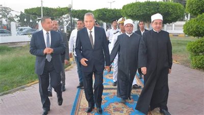 محافظ القليوبية يشارك التلاميذ طابور الصباح في أول يوم دراسي (بث مباشر)