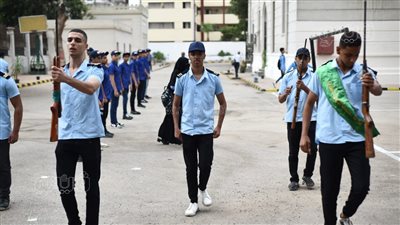 بهمة ونشاط، طلاب الشرطة المدرسية بالسعيدية يؤدون تحية العلم (فيديو وصور)