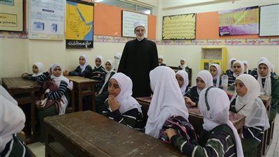جولة لوكيل الأزهر داخل فصول المعاهد الأزهرية في أول أيام الدراسة (فيديو وصور) 