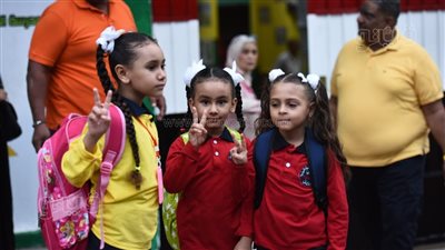 العام الدراسي الجديد، نشاط والتزام في أول يوم، وزير التعليم والمحافظون يتفقدون انتظام الطلاب، وتحية العلم وعروض الشرطة المدرسية تلفت الأنظار