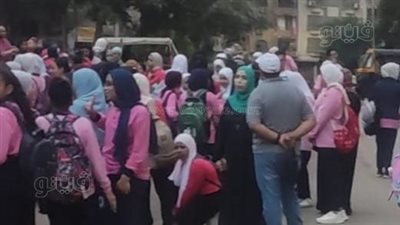زحام الطلاب أمام مدارس الجيزة في أول أيام العام الدراسي الجديد (صور)