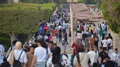 حضور مرتفع، انتظام الدراسة بجامعة حلوان وسط تشديدات أمنية (فيديو وصور) 