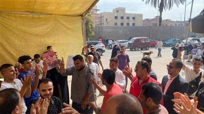 توافد المواطنين لتحرير توكيلات انتخابات الرئاسة بالقليوبية (صور)