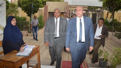 محافظ بني سويف يطمئن على انتظام الدراسة