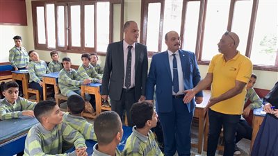 وكيل تعليم الإسماعيلية يتفقد عددا من المدارس في أول أيام الدراسة