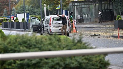 10 صور ترصد آثار التفجير الانتحاري بوزارة الداخلية التركية