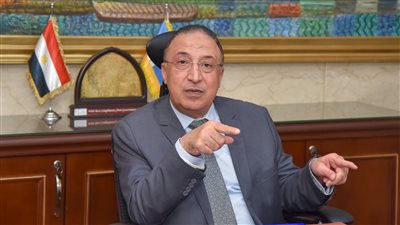 محافظة الإسكندرية تكشف حقيقة نقل تمثالين على سيارة نصف نقل