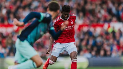 الدوري الإنجليزي، تعادل سلبي بين نوتنجهام فورست وبرينتفورد في الشوط الأول 