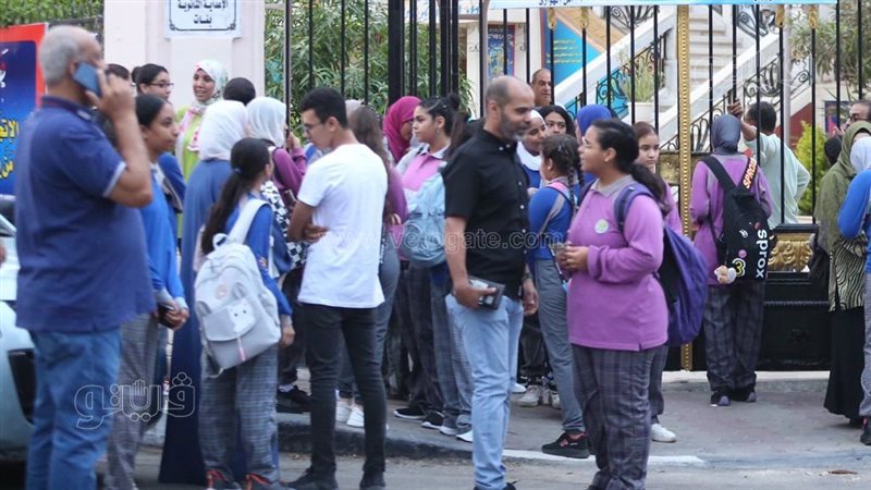 توافد الطلاب على