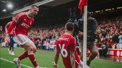 نوتينجهام فورست يضرب ليدز بثلاثية في الدوري الإنجليزي 