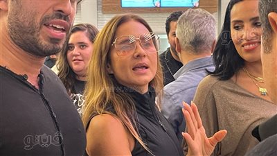 نيللي كريم ولقاء الخميسي في العرض الخاص لفيلم سكر (فيديو وصور)