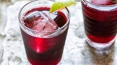 فوائد الكركديه البارد، يقاوم نزلات البرد والأنفلونزا ويقوي المناعة ويعزز صحة القلب والكبد 