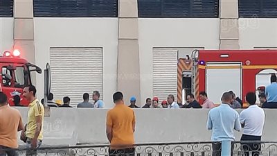 محافظ الإسماعيلية يتفقد موقع حريق مديرية الأمن (صور) 