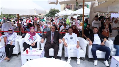 كورال جامعة عين شمس يشعل المسرح في حفل استقبال الطلاب بالعام الدراسي الجديد