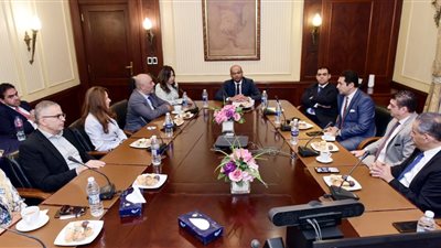 الشيخ ورئيس الاتحاد المصري للأوراق المالية يفتتحان جلسة التداول احتفالًا بأسبوع المستثمر العالمي