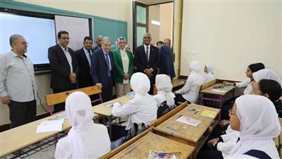محافظ المنيا يشدد على الالتزام بالإجراءات الوقائية والاحترازية والتعقيم بالمدارس