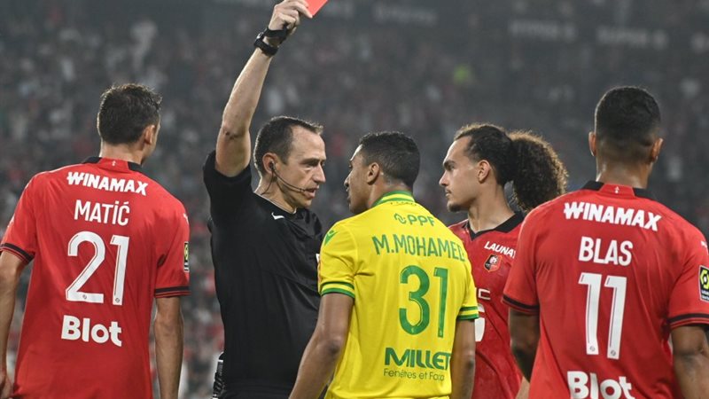 طرد مصطفى محمد، فيتو