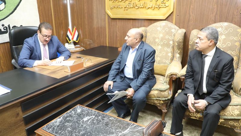 محافظ المنوفية خلال