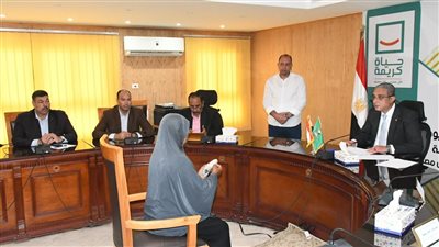 فرص عمل ومساعدات عينية في لقاء محافظ الفيوم الأسبوعي لخدمة المواطنين 