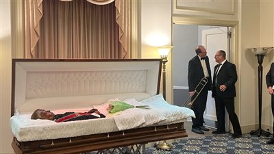 بعد وفاته بــ 128 عاما، دفن لائق لـ المومياء الغامضة في بنسلفانيا (فيديو)