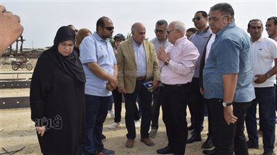 محافظ بورسعيد يتابع سير العمل في إنشاء ساحة الشاحنات بجوار كوبري النصر (صور)