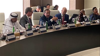 الملا يشارك بجلسة الإسراع في صياغة السياسات المبتكرة لتحقيق مستقبل طاقة أمن بأبوظبي