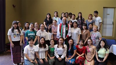 رئيس الأسقفية يترأس صلوات القداس الإلهي لرعية ميانمار