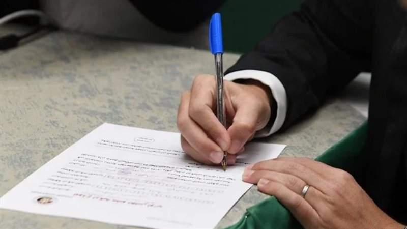 توقيع النواب على