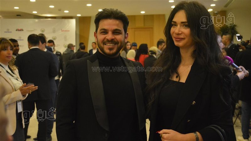 محمد رشاد وخطيبته،