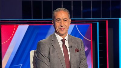 أسامة عبدالكريم مدرب حراس مرمى المنتخب الأولمبي السابق يحتفل بعيد ميلاده الـ49